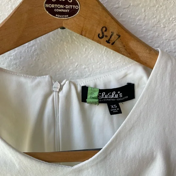 Lulus ivory  XS dress with bow detail - Picture 2 of 4